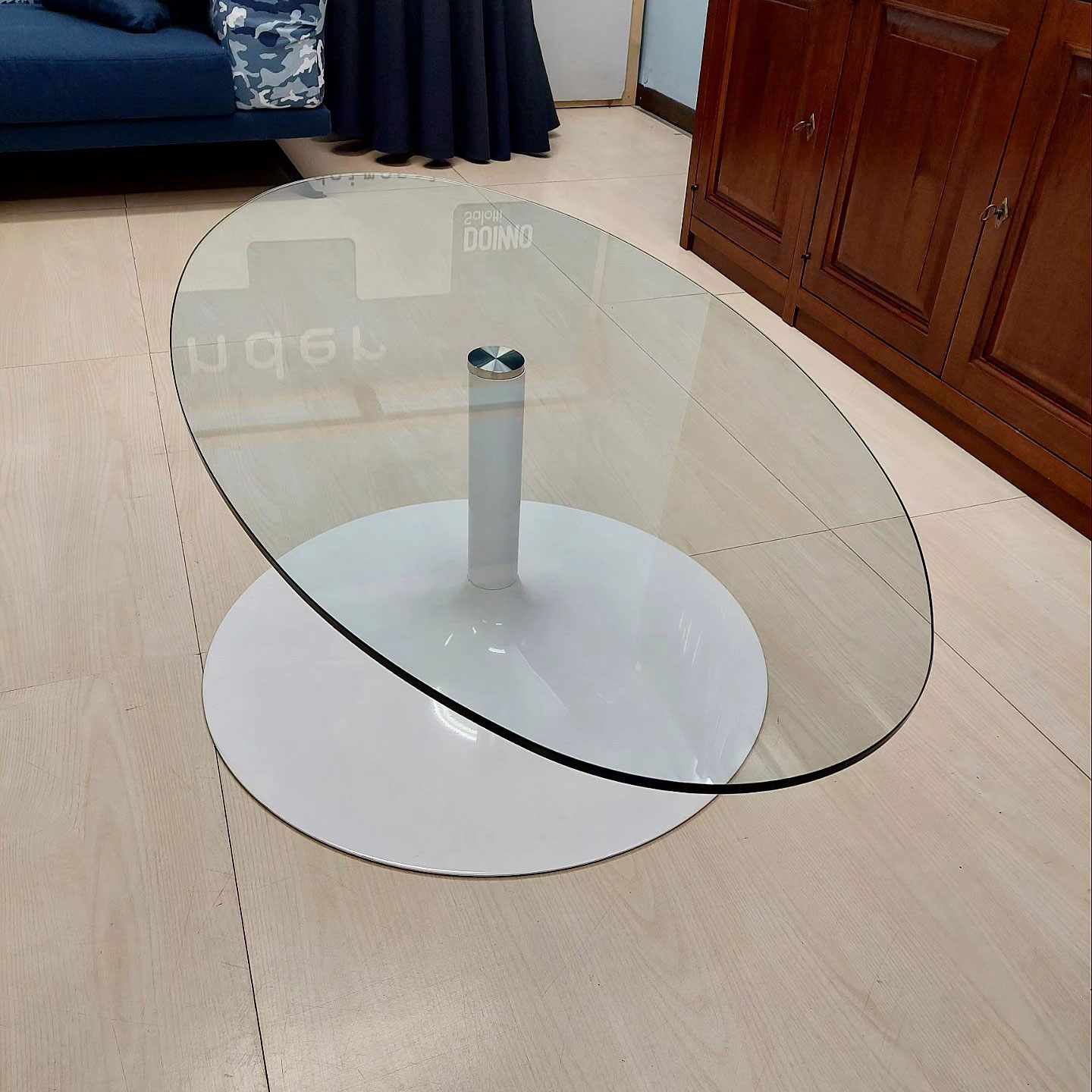 Tavolino da salotto ovale in vetro e metallo